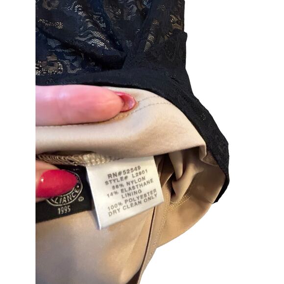 Laundry By Shelli Segal Sleeveless Nude Dress With Black Lace Overlay- Size 8 - Picture 10 of 12